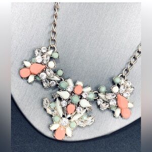 Vtg Faceted Glass Crystal Pretty Bib Statement Necklace Coral sage Green 16”